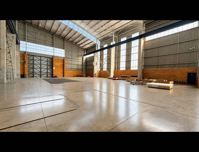 1,000M² WAREHOUSE TO LET IN TUNNEY